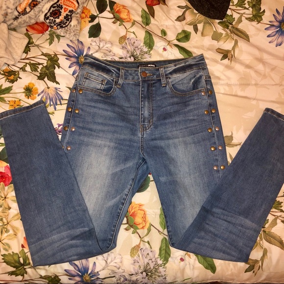 NWT Studded Fashion Nova Skinny Jeans - Picture 5 of 7
